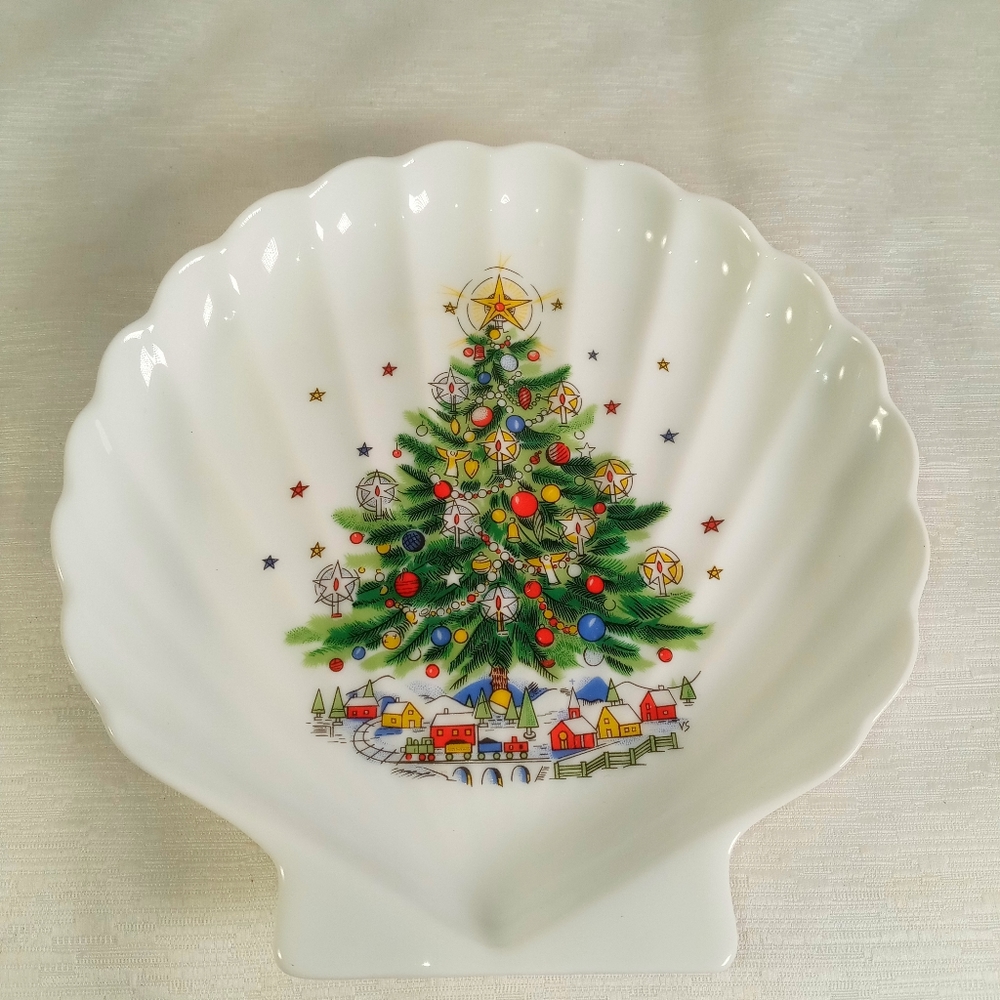 SALEM VIKTOR SCHRECKENGOST CHRISTMAS EVE SHELL SHAPED DISH 7 3/4" CHRISTMAS TREE